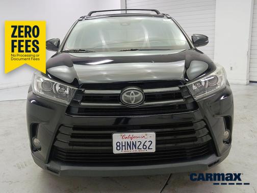 Black 2018 Toyota Highlander SE