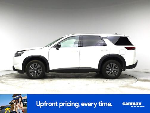 White 2024 Nissan Pathfinder S