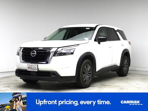 White 2024 Nissan Pathfinder S