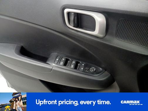 2022 Hyundai VENUE SE