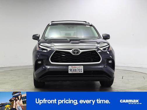 Gray 2022 Toyota Highlander XLE