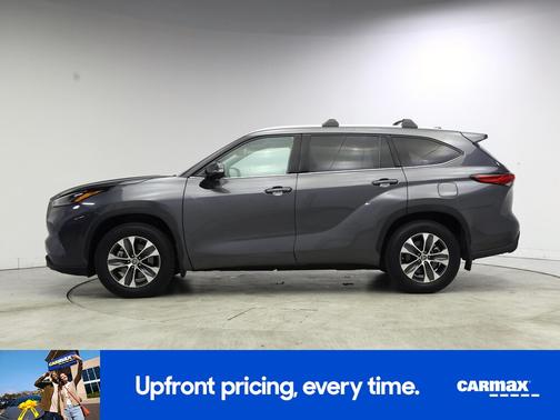 Gray 2022 Toyota Highlander XLE
