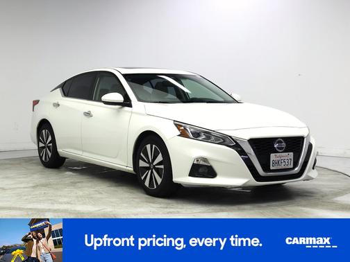 White 2019 Nissan Altima SV