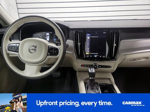 Tan 2017 Volvo S90 T6 Momentum