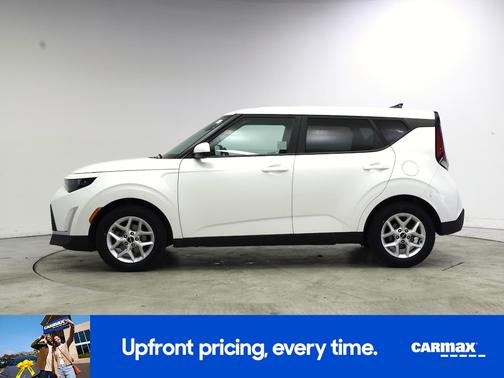 White 2023 Kia Soul LX