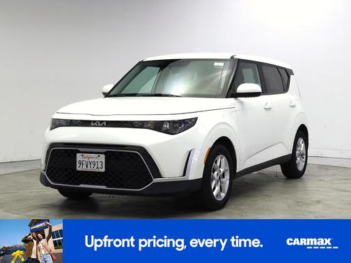 White 2023 Kia Soul LX