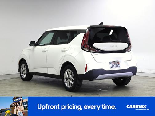 White 2023 Kia Soul LX