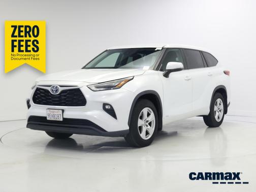 White 2023 Toyota Highlander Hybrid LE