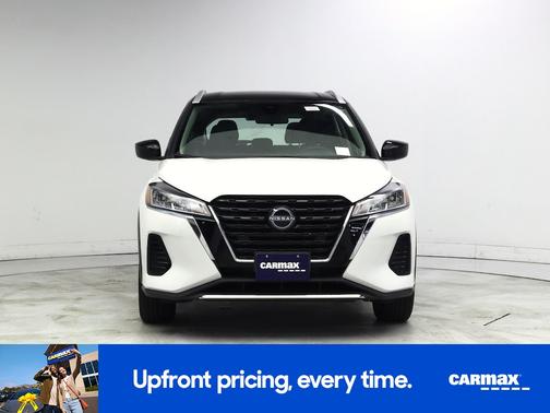 White 2023 Nissan Kicks SV