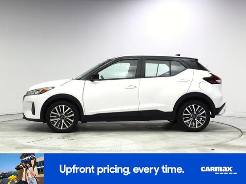 White 2023 Nissan Kicks SV