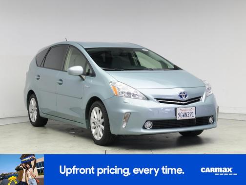 2014 Toyota Prius v Five