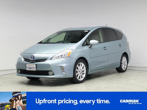 2014 Toyota Prius v Five