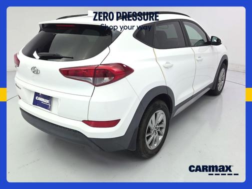 White 2018 Hyundai TUCSON SEL
