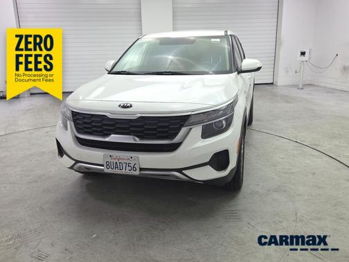 White 2021 Kia Seltos LX