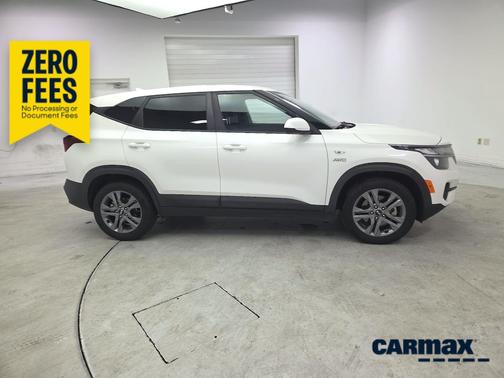 White 2021 Kia Seltos LX