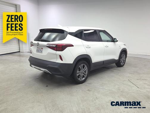 White 2021 Kia Seltos LX