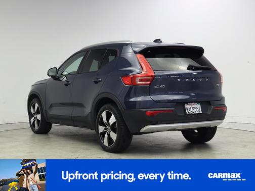 Blue 2022 Volvo XC40 T5 Momentum
