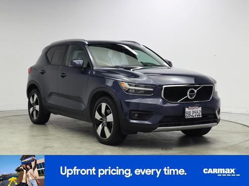 Blue 2022 Volvo XC40 T5 Momentum