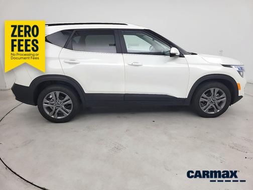 White 2023 Kia Seltos S
