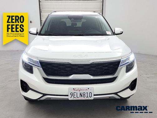 White 2023 Kia Seltos S