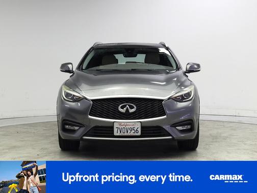 2017 INFINITI QX30 Premium