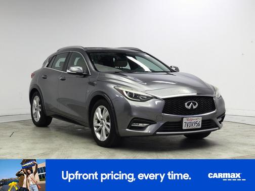 2017 INFINITI QX30 Premium