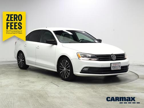 White 2016 Volkswagen Jetta Sport