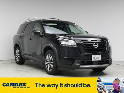 2022 Nissan Pathfinder SL