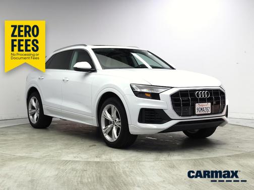 White 2023 Audi Q8 Premium