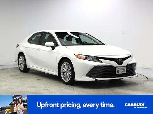 White 2018 Toyota Camry XLE
