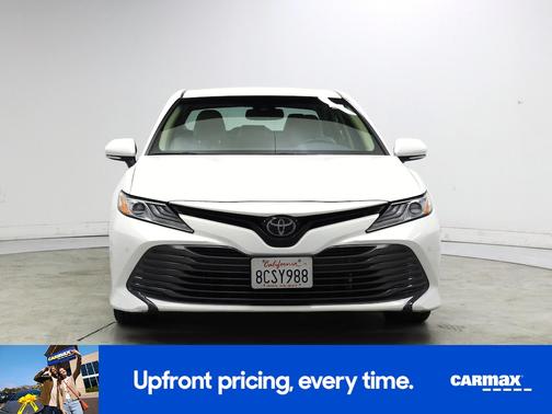 White 2018 Toyota Camry XLE