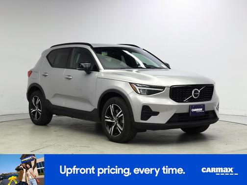 2024 Volvo XC40 B5 Core Dark Theme