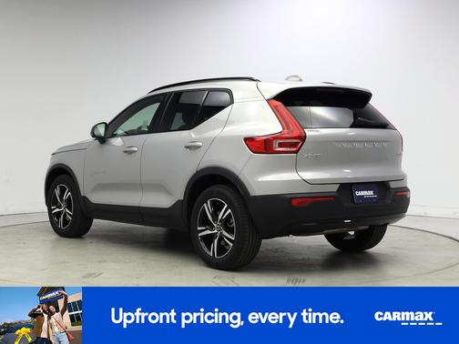 2024 Volvo XC40 B5 Core Dark Theme