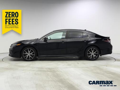 Black 2023 Toyota Camry Hybrid SE