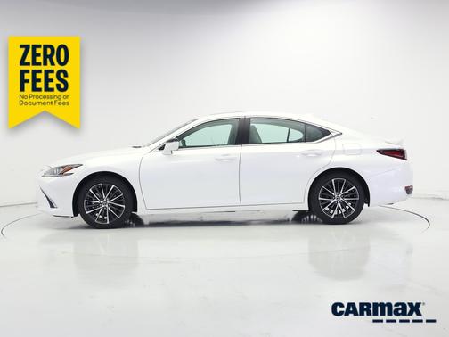 White 2025 Lexus ES 300h Luxury