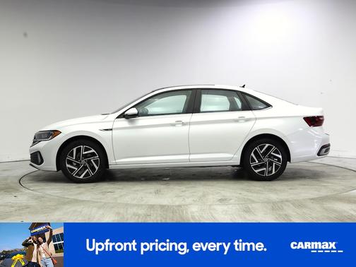 White 2023 Volkswagen Jetta SEL