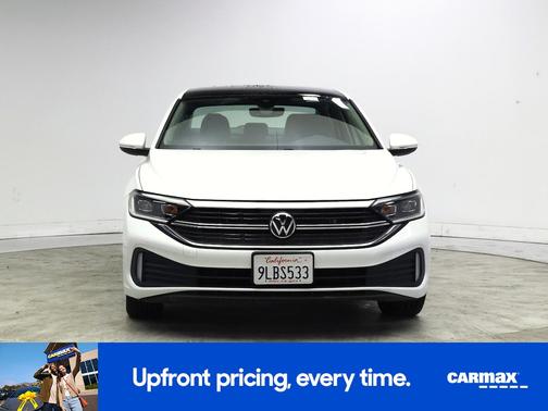 White 2023 Volkswagen Jetta SEL
