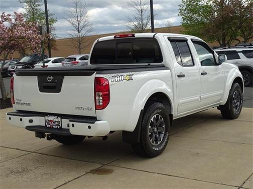 Photo 2 of 27 of 2019 Nissan Frontier PRO-4X