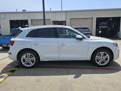 Glacier White Metallic 2023 Audi Q5 55 S line Premium Plus