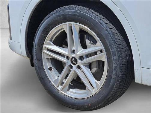 Glacier White Metallic 2023 Audi Q5 55 S line Premium Plus