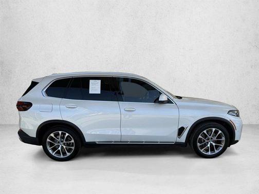White 2025 BMW X5 xDrive40i