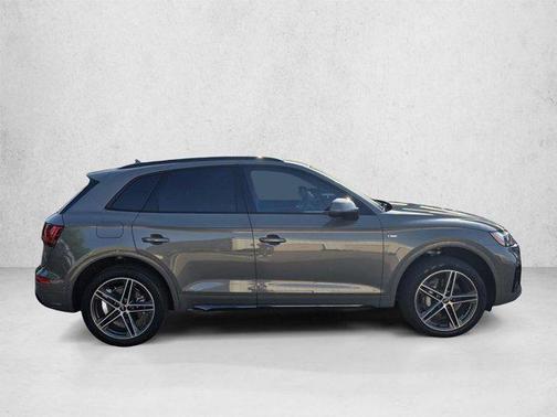 Chronos Gray Metallic 2023 Audi Q5 55 S line Prestige