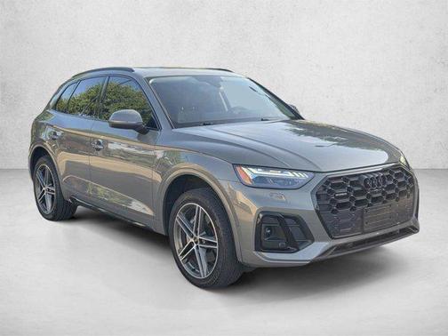 Chronos Gray Metallic 2023 Audi Q5 55 S line Prestige