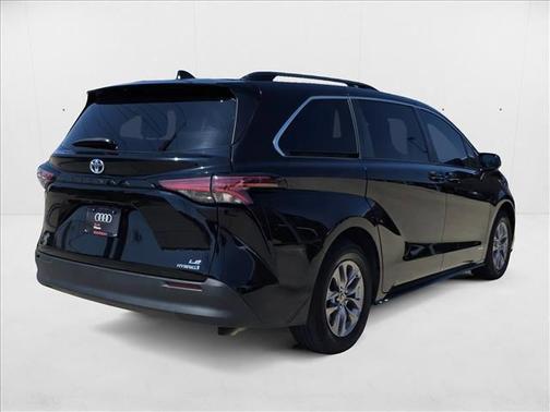 2021 Toyota Sienna LE