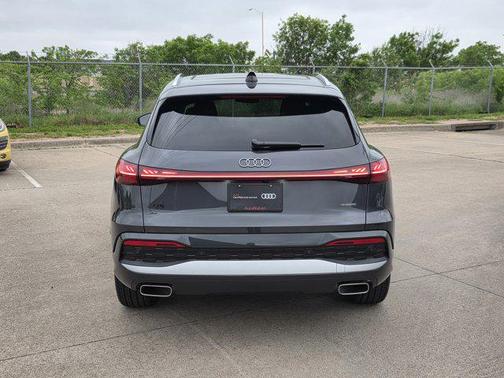 Tambora Gray Metallic 2025 Audi Q5 Prestige TFSI quattro S tronic