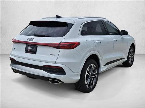 Glacier White Metallic 2026 Audi Q5 Premium TFSI quattro S tronic