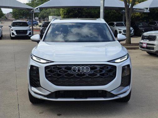 Glacier White Metallic 2026 Audi Q3 S line