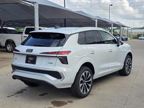 Glacier White Metallic 2026 Audi Q3 S line