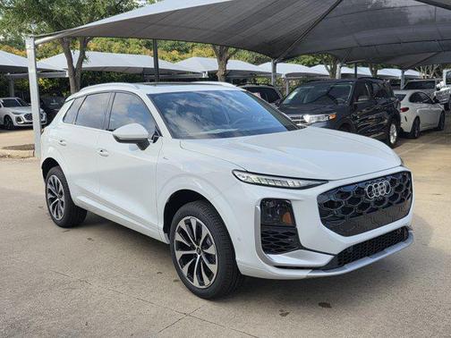 Glacier White Metallic 2026 Audi Q3 S line