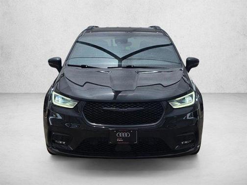 Brilliant Black Crystal Pearlcoat 2022 Chrysler Pacifica Touring L